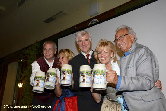 Hofbräu-Zeltkrug Vorstellung 2016: Friedrich "Ricky" Steinberg, Silja Schrank-Steinberg, Wolfgang Krebs, Margot Steinberg, Günter Steinberg (©Foto: Ingrid Grossmann)